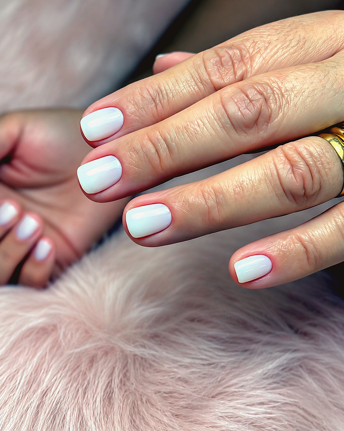 Manicura blanco lechoso